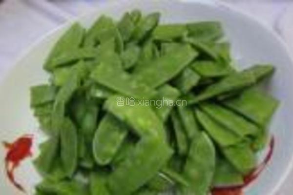 豌豆角炒腊肉的做法图解1