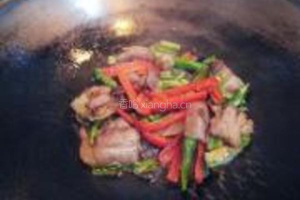 大蒜炒回锅肉的做法图解6