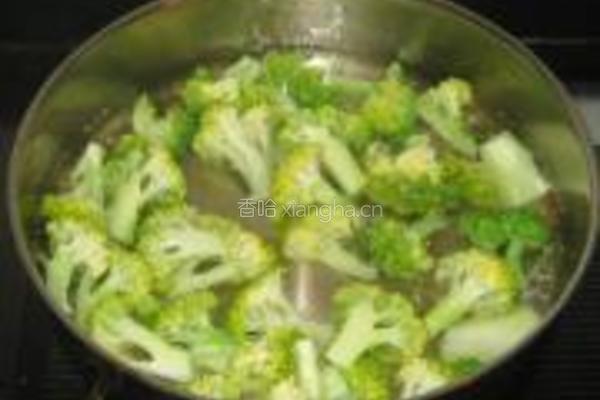 西兰花炒蛏子肉的做法图解2
