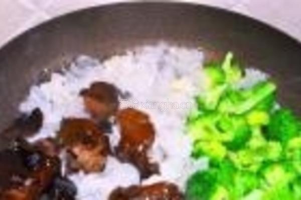 蒜茸双耳西兰花的做法图解3