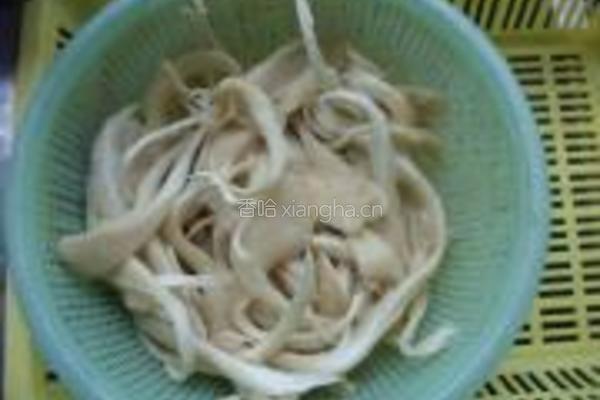 平菇炒蛋的做法图解3