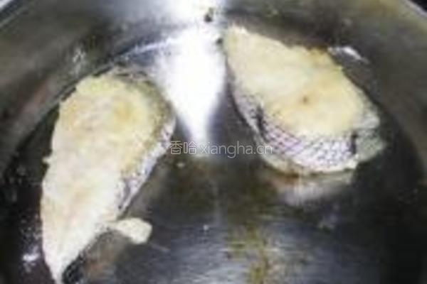 香煎鳕鱼配咖喱汁的做法图解3