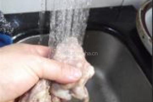 萝卜干黄豆猪骨汤的做法图解3