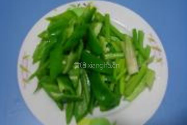 辣椒炒香的做法图解3