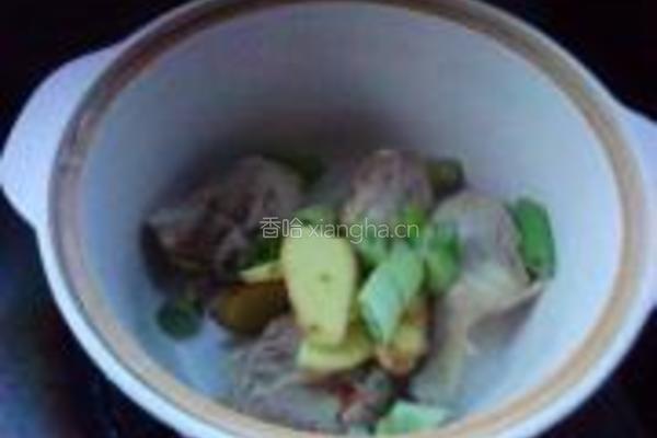 莲子薏米煲鸭汤的做法图解6