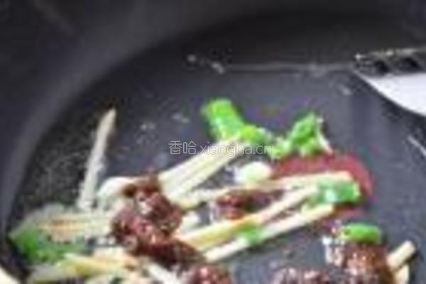 酱爆尖椒大肠的做法图解4