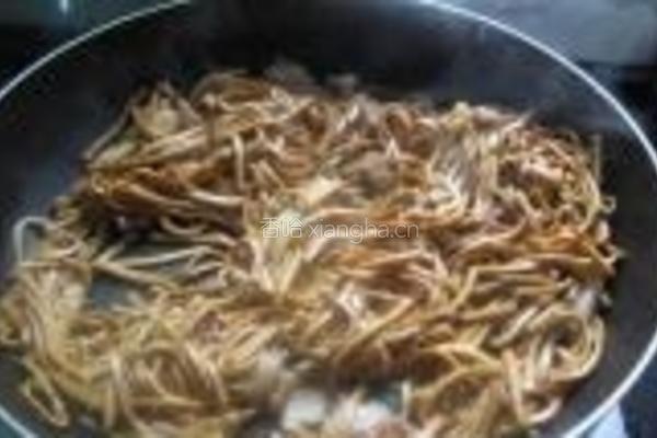 豆腐丝炒韭菜的做法图解5