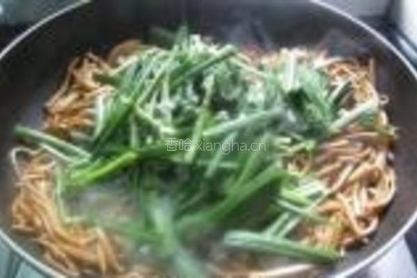 豆腐丝炒韭菜的做法图解6