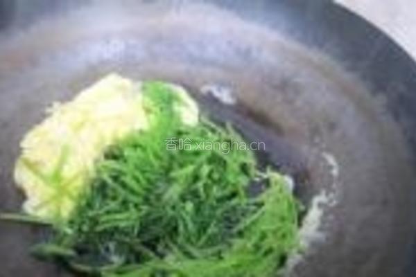 茼蒿炒鸡蛋的做法图解5