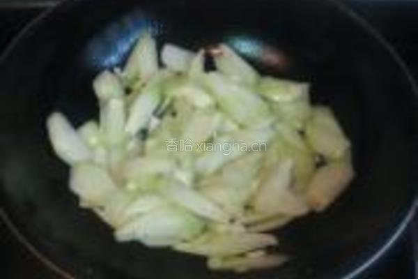 黄瓜豆瓣蛤蜊汤的做法图解2