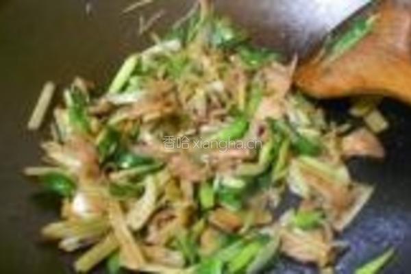 猪肉炒芹菜的做法图解6