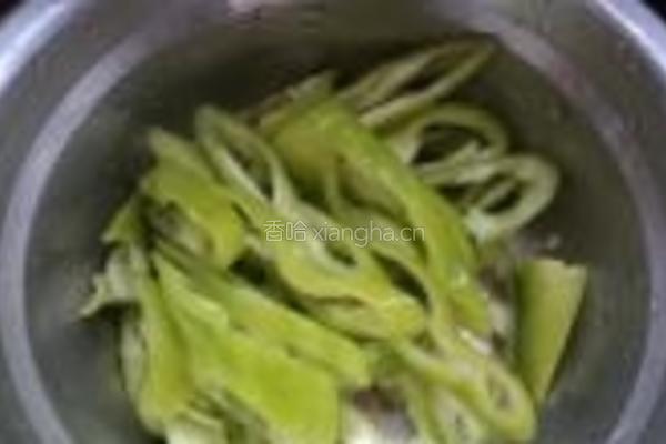 干豆腐皮炒辣椒的做法图解2