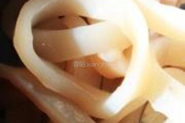 香酥鱿鱼圈的做法图解2