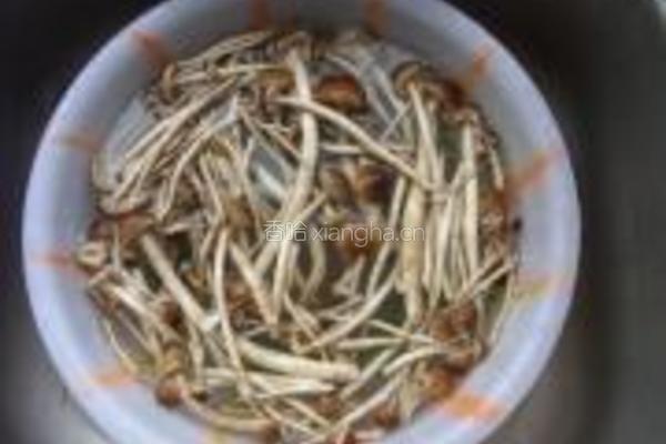 茶树菇烧凤爪的做法图解5