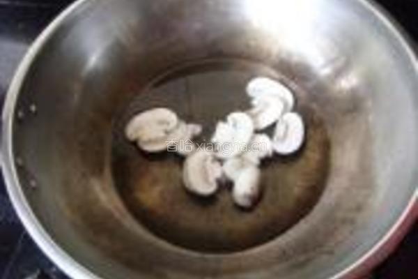 茄味口蘑虾球的做法图解6