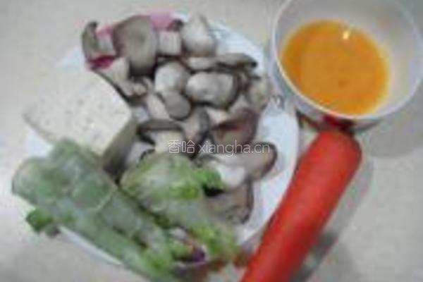 彩蔬烩豆腐的做法图解1