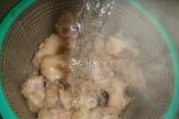 酸萝卜猪蹄汤的做法图解3