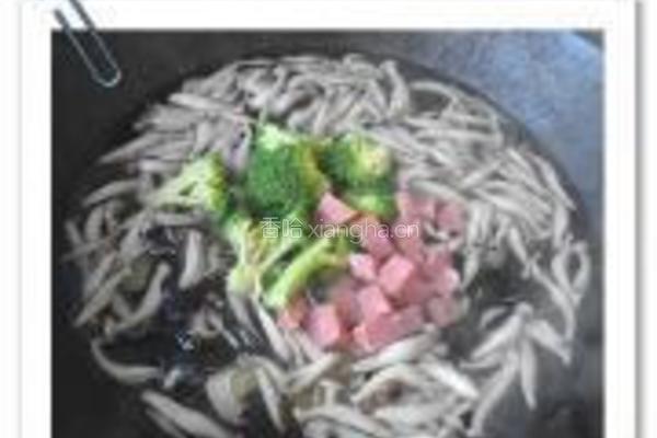 鲜汤蟹味菇的做法图解6