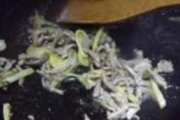 榛蘑肉丝的做法图解3