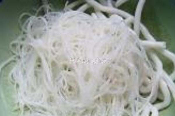 菌汤双粉鱼丸的做法图解2