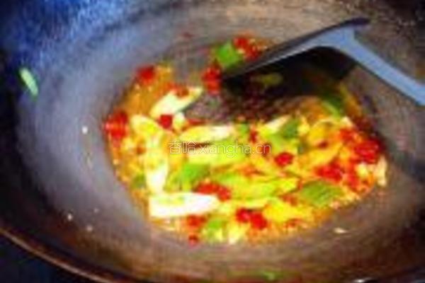 雪菜炒大肠的做法图解3