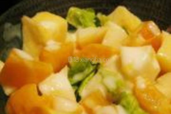 酸奶拌水果包生菜的做法图解2