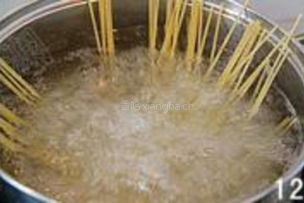 蒜香番茄鳀鱼面的做法图解12