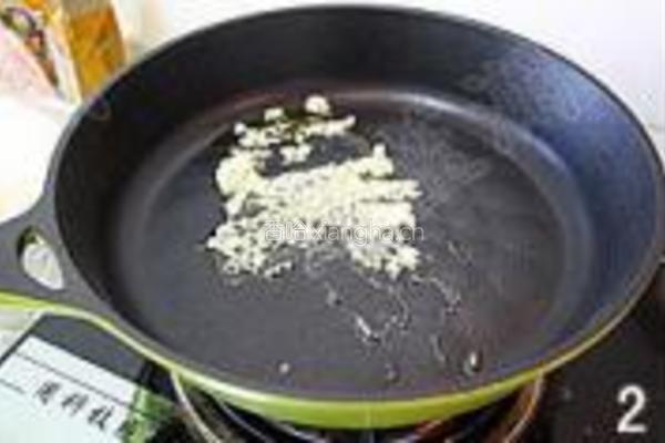 蒜香番茄鳀鱼面的做法图解2