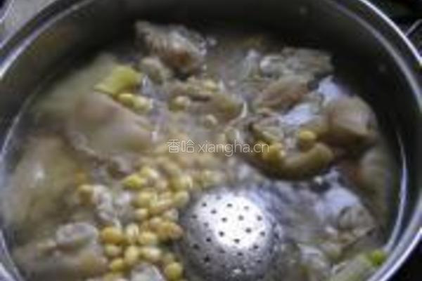 红烧猪蹄炖黄豆的做法图解5
