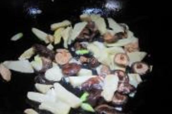 香菇冬笋面筋的做法图解4