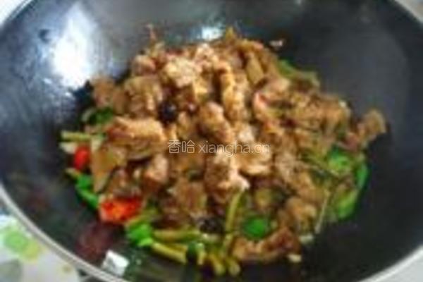 酸豆角烧鸭的做法图解12