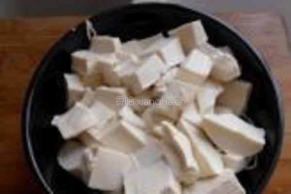 虾皮蛋松焖豆腐的做法图解1