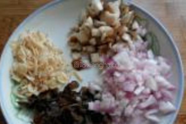 虾皮蛋松焖豆腐的做法图解2