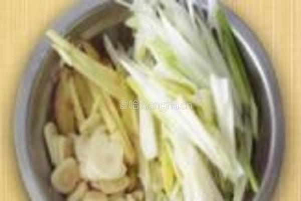 蚝油葱香墨斗鱼的做法图解2