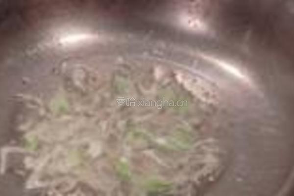 黄花菜炒木耳的做法图解5