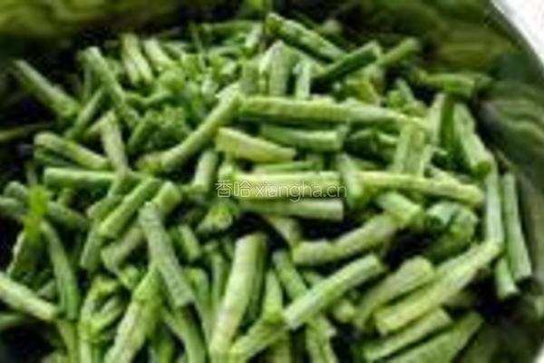 酱炒嫩豆角的做法图解1