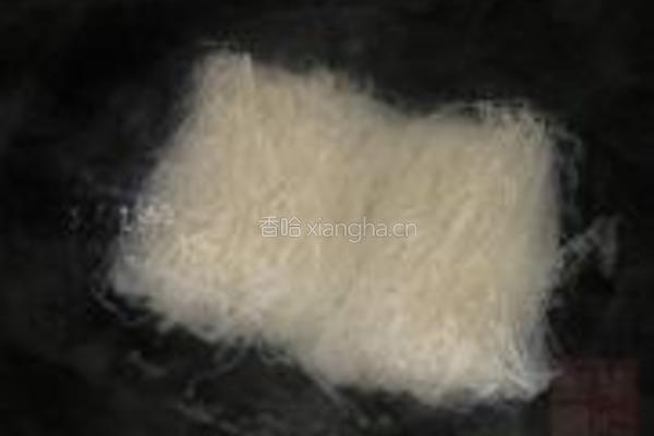 洋葱虾米炒米粉的做法图解2