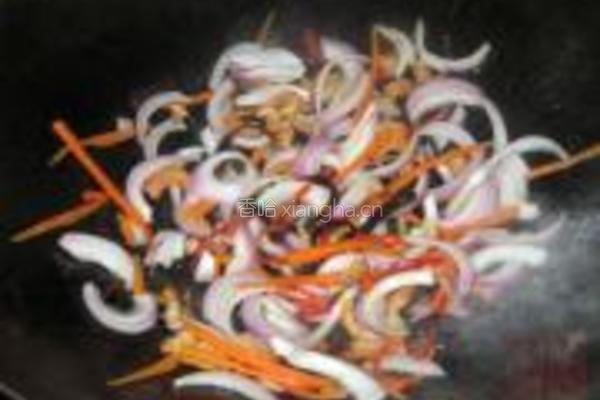 洋葱虾米炒米粉的做法图解6