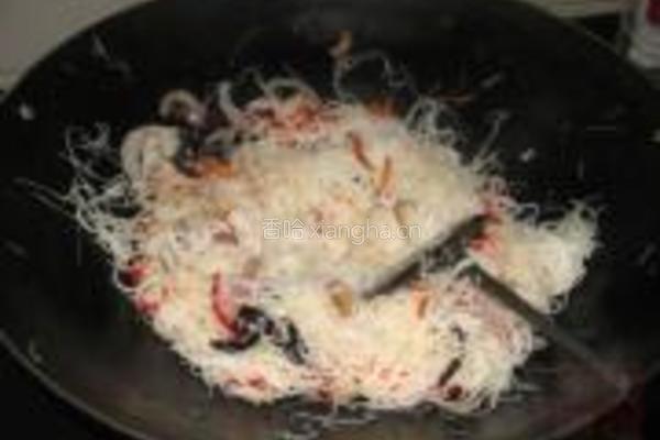 洋葱虾米炒米粉的做法图解7