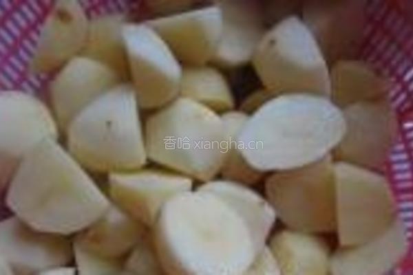 红烧土豆的做法图解1