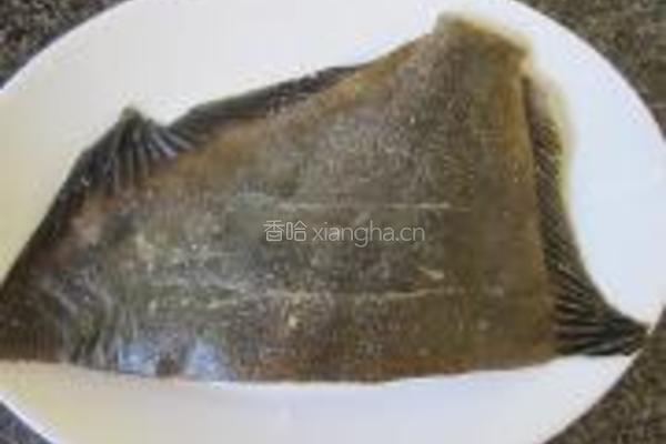 红烧左口鱼尾的做法图解1