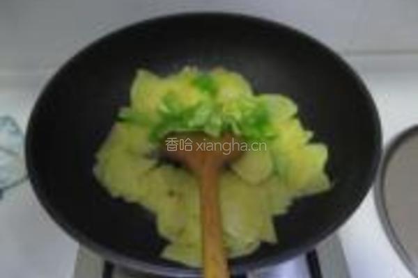 土豆辣椒西红柿的做法图解2