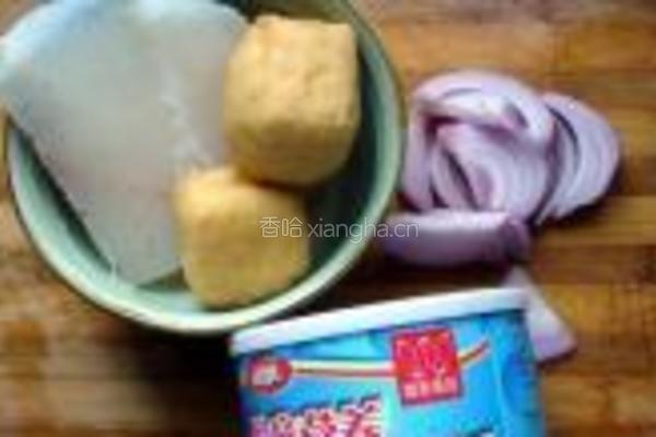 金枪鱼肉松蒸鳕鱼的做法图解1