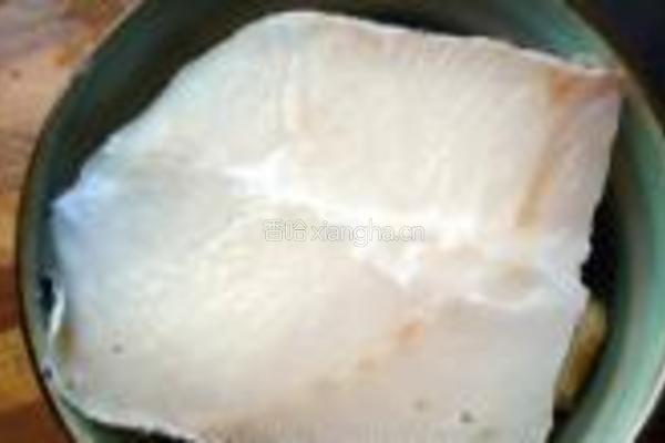 金枪鱼肉松蒸鳕鱼的做法图解4