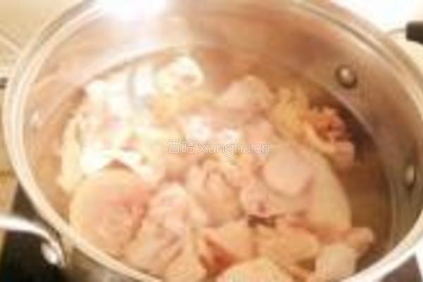 小鸡炖榛蘑的做法图解3