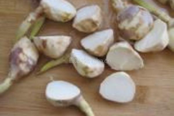 茨菇木耳炖河蚌的做法图解4