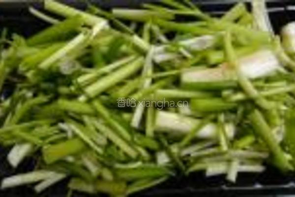 水芹炒香干的做法图解1