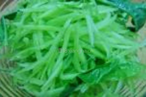 凉拌莴笋丝的做法图解2