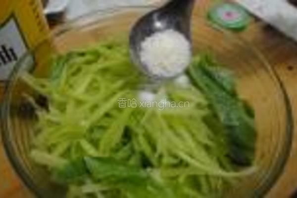 凉拌莴笋丝的做法图解4