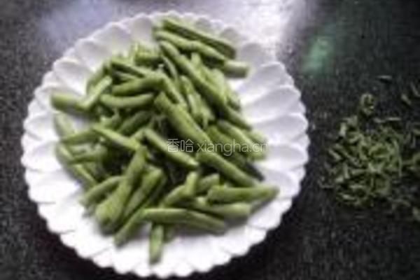 油炸四季豆的做法图解2